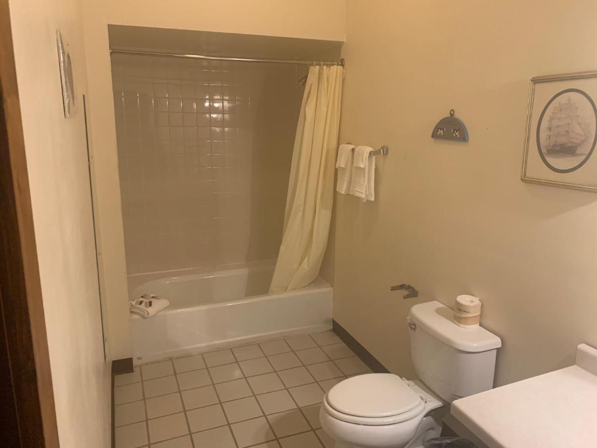 Karsten Hotel Kewaunee Exteriör bild